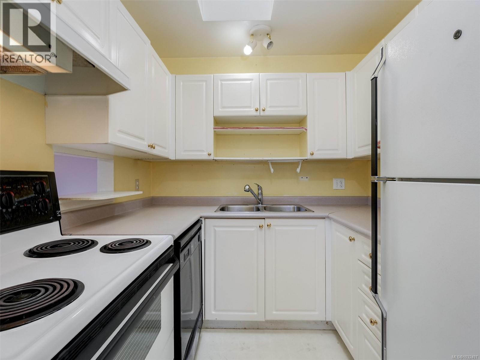 208 651 Jolly Place, Saanich