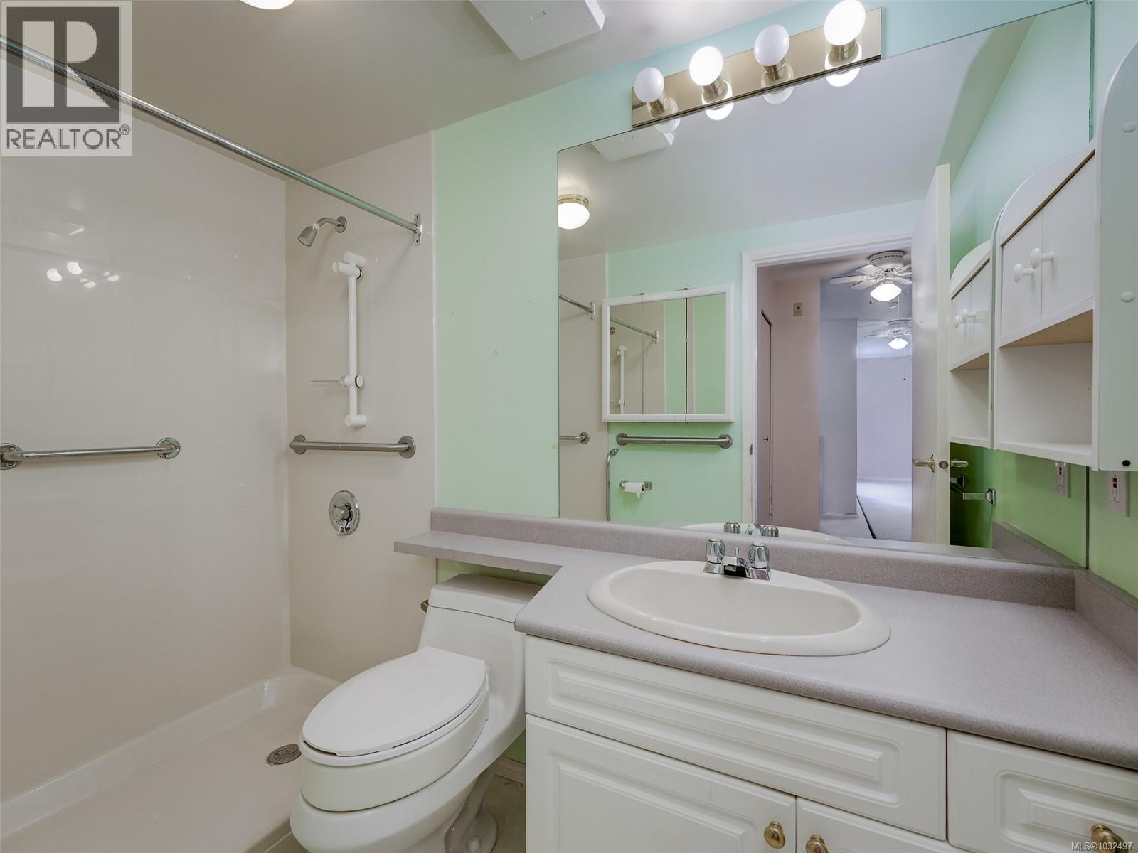 208 651 Jolly Place, Saanich