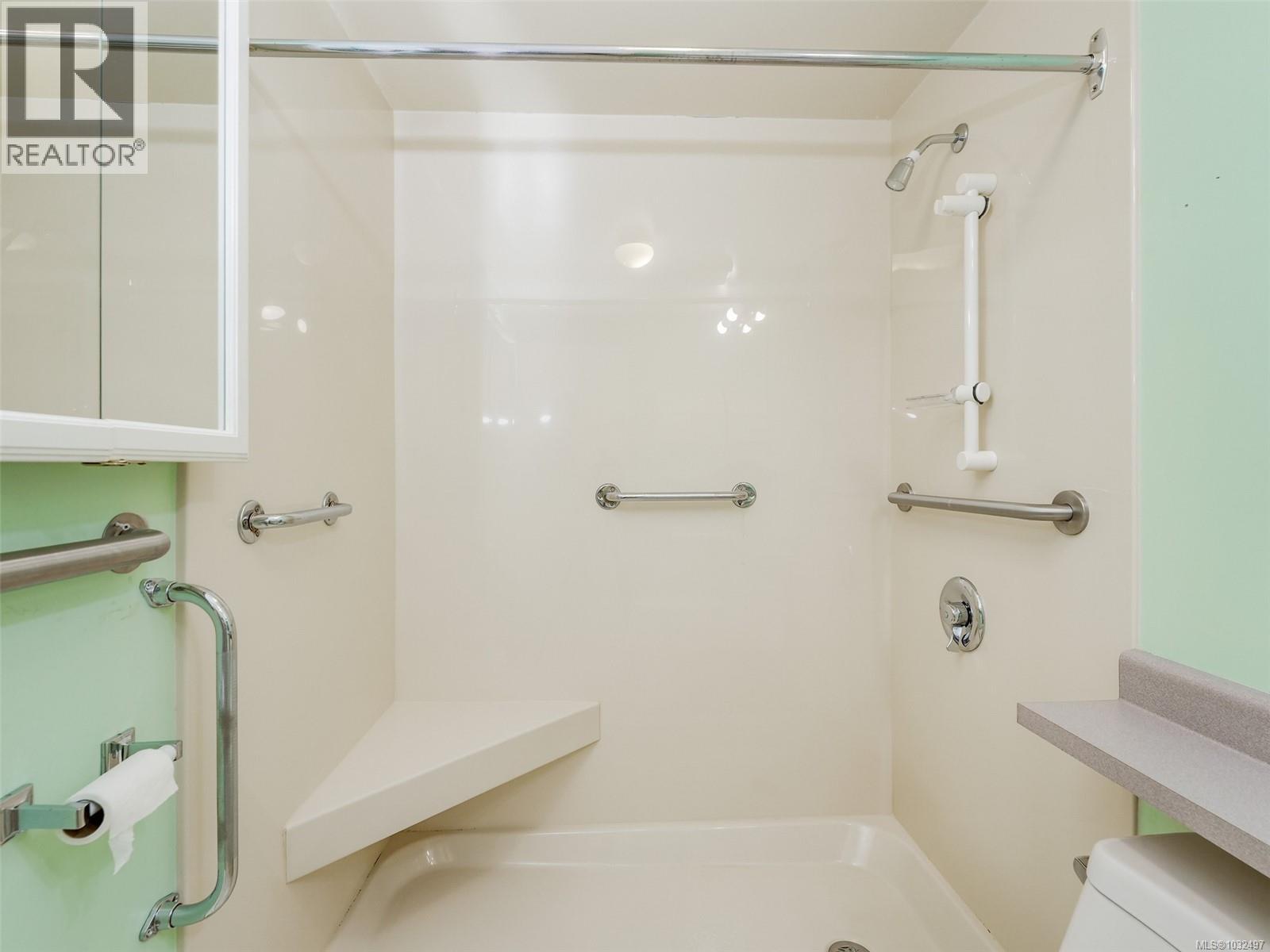 208 651 Jolly Place, Saanich