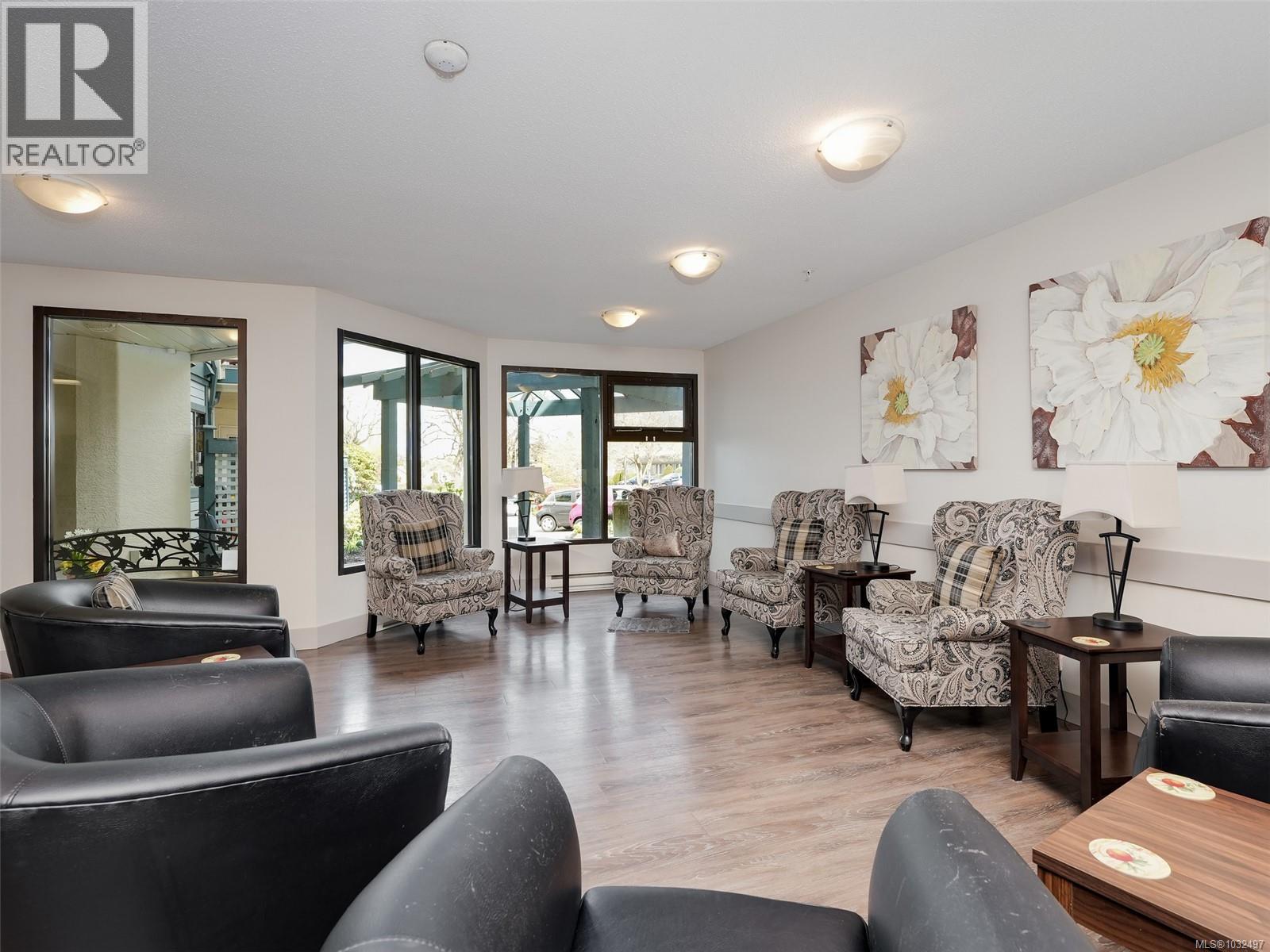 208 651 Jolly Place, Saanich