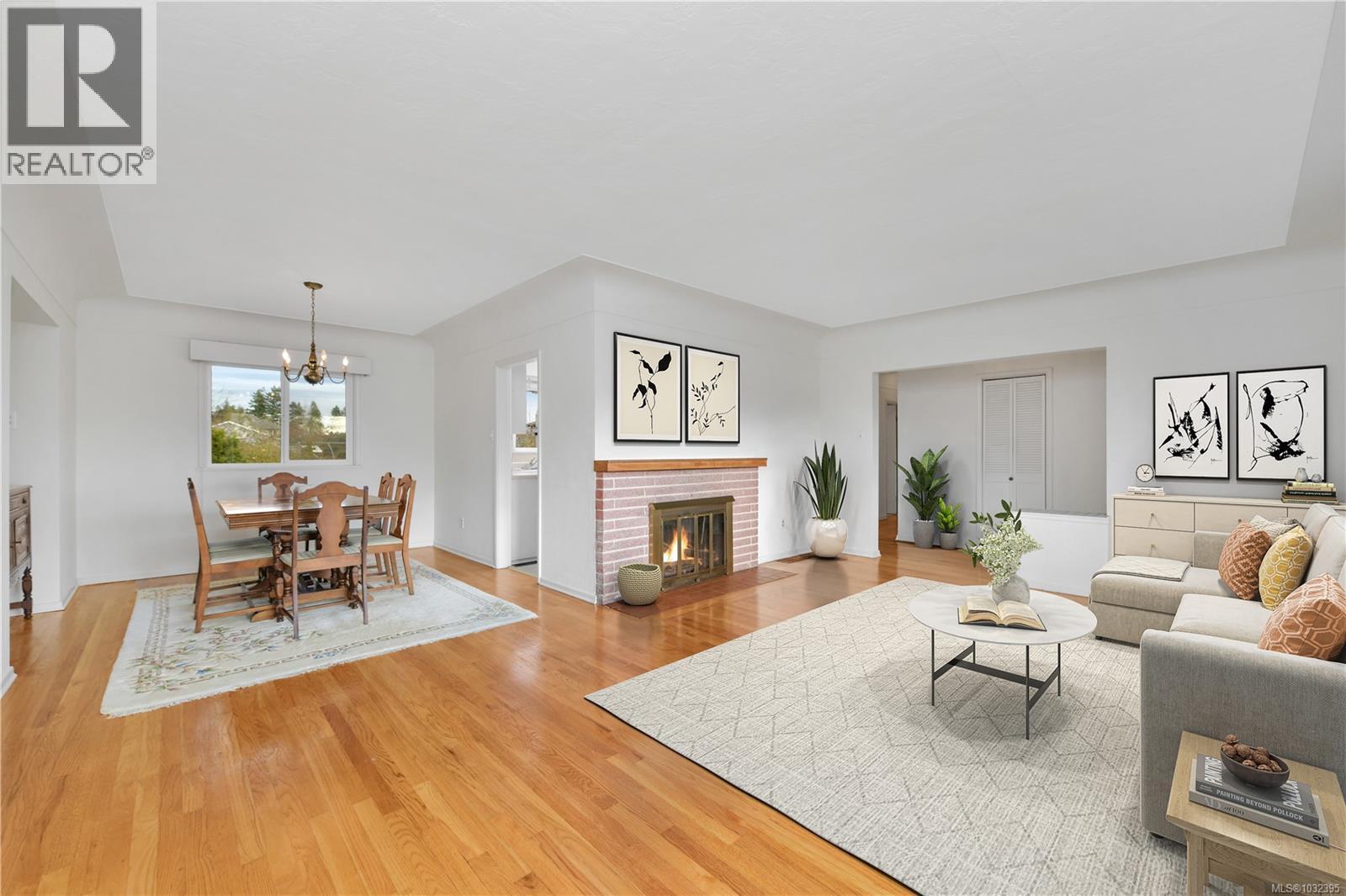  2218 EDGELOW Street, Saanich