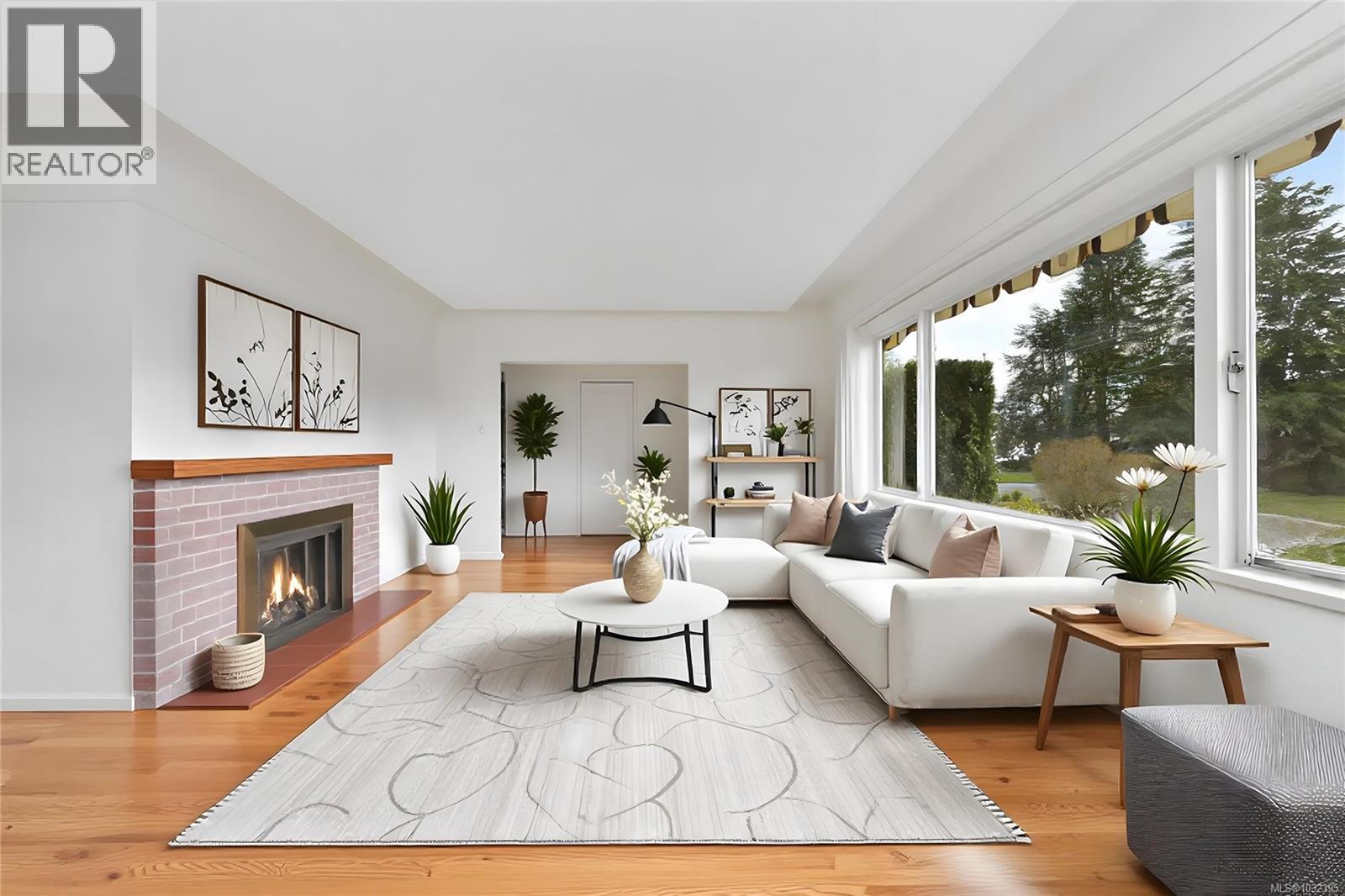  2218 EDGELOW Street, Saanich