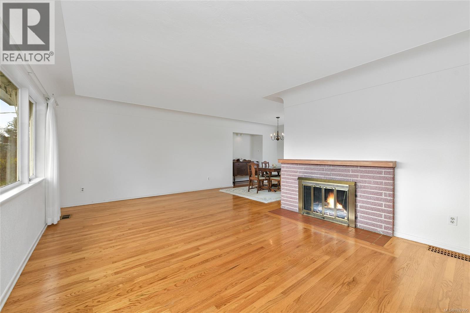  2218 EDGELOW Street, Saanich