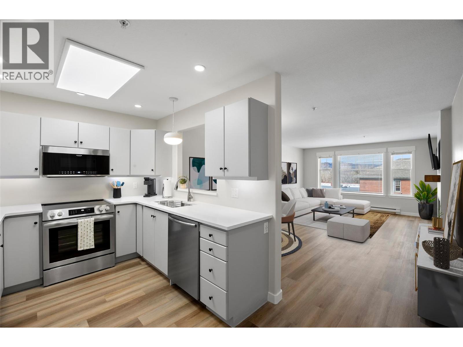 #203 490 LORNE Street - 2