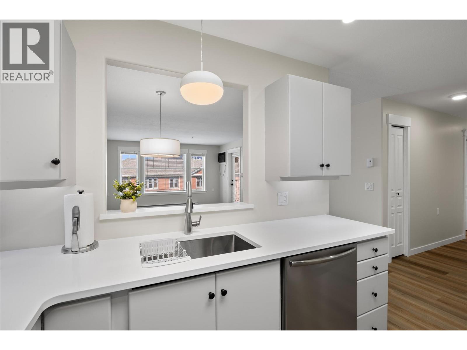 #203 490 LORNE Street - 7