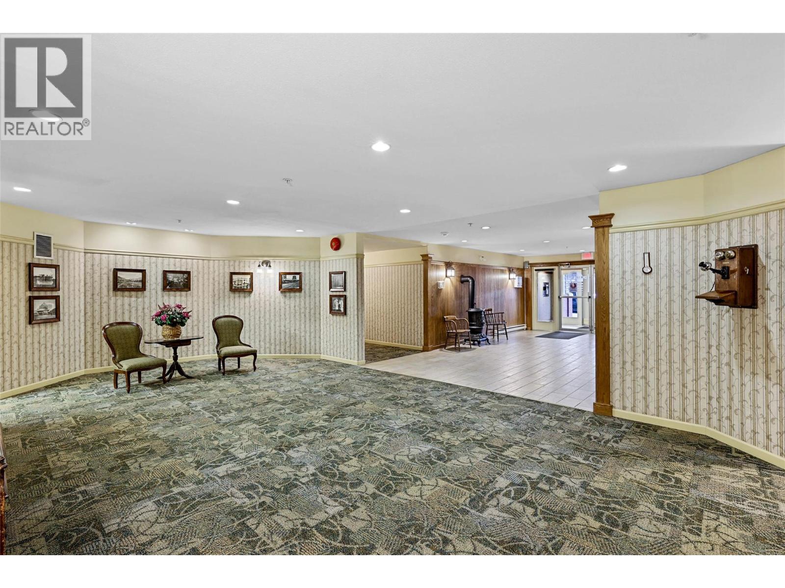 #203 490 LORNE Street - 28