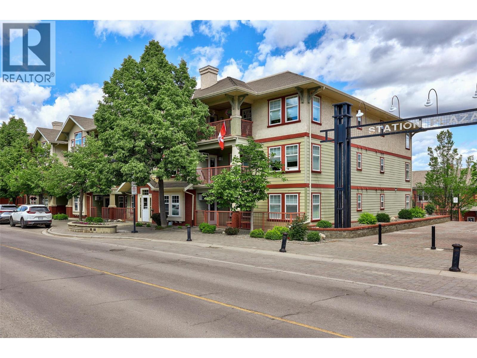 #203 490 LORNE Street - 38