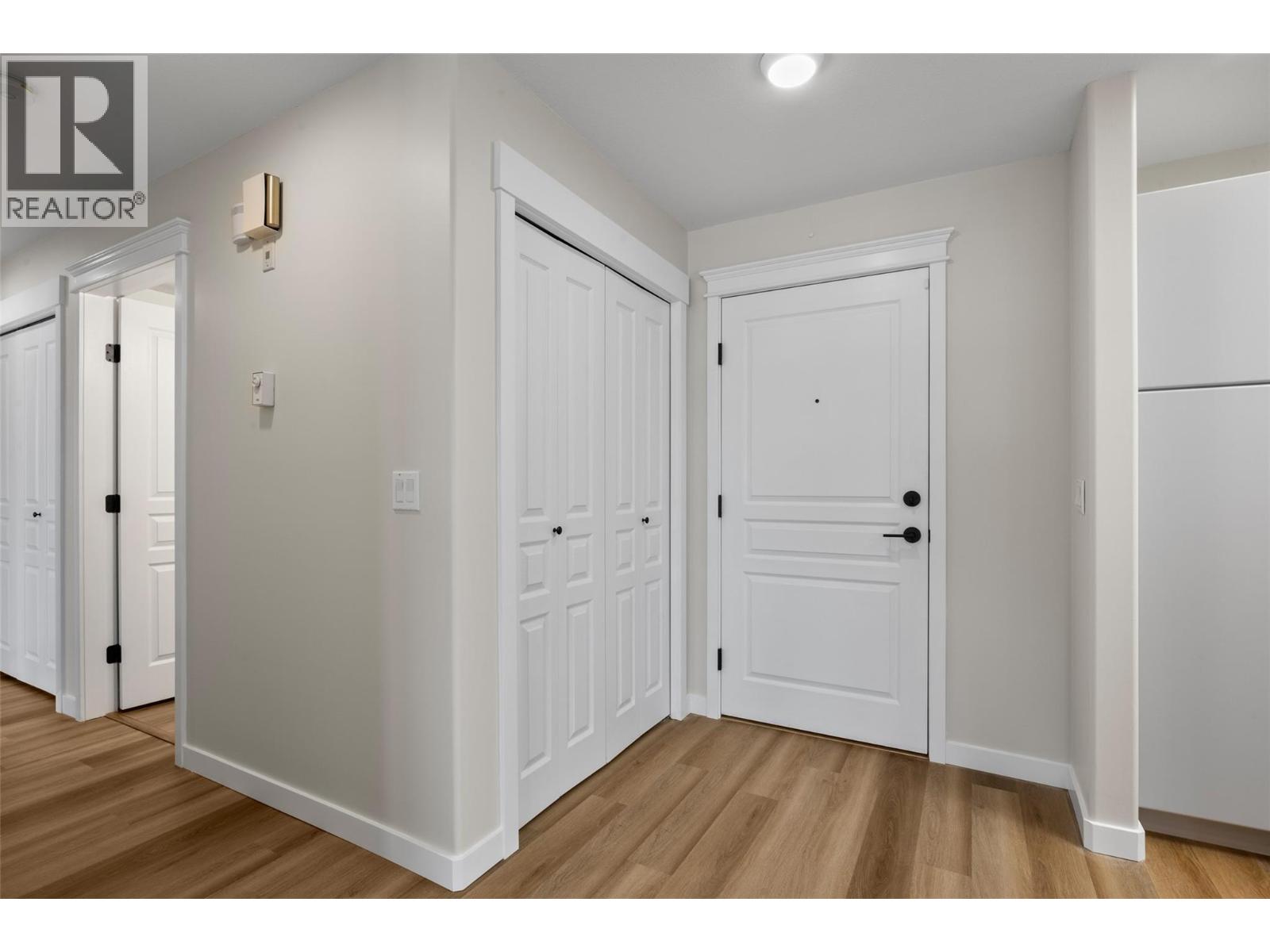 #203 490 LORNE Street - 16