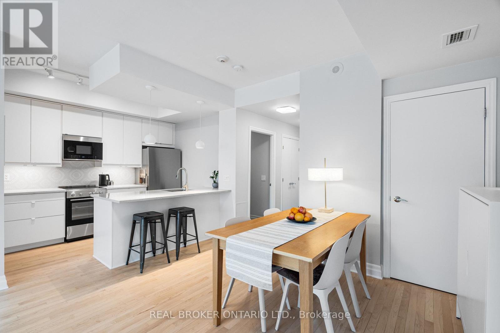 810 - 235 KENT STREET — photo 19