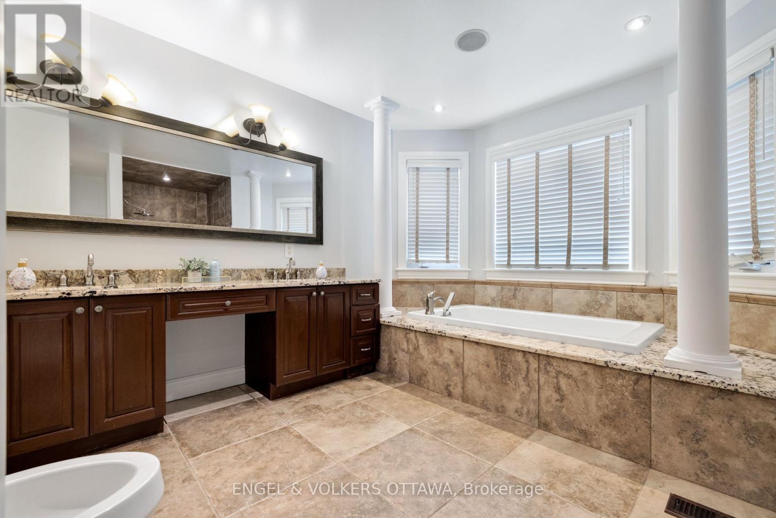 453 RAHUL CRESCENT — photo 30