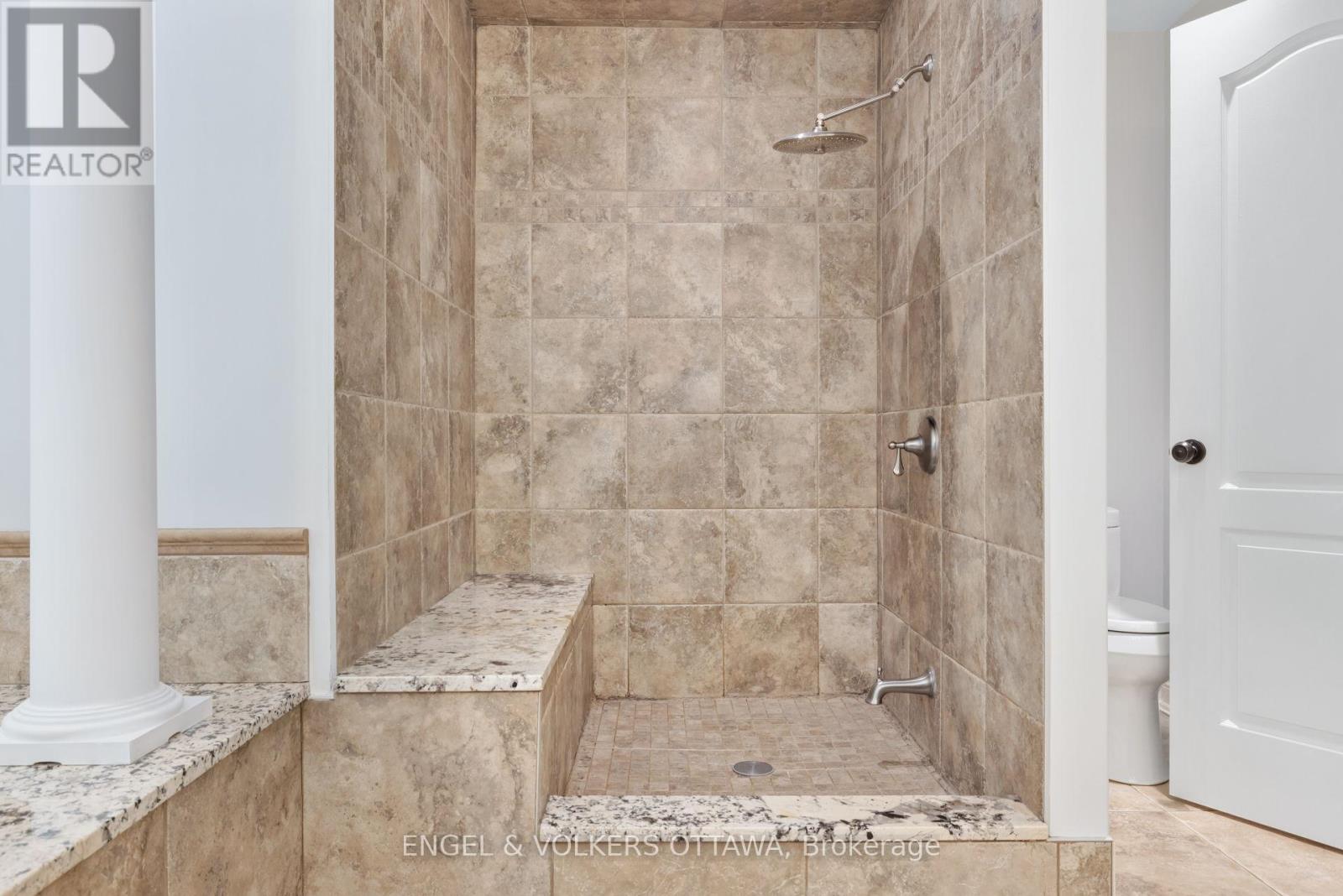 453 RAHUL CRESCENT — photo 32