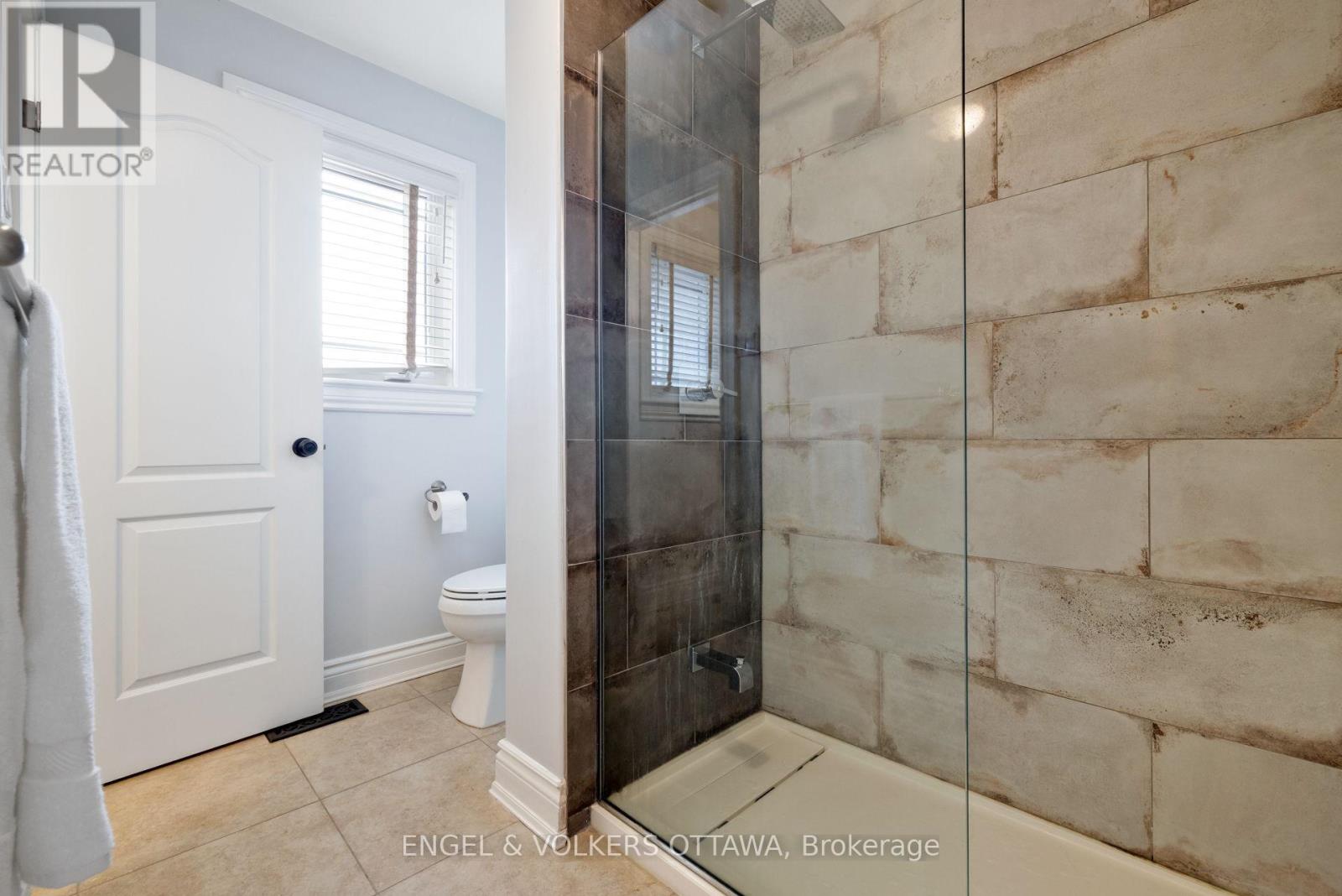 453 RAHUL CRESCENT — photo 37