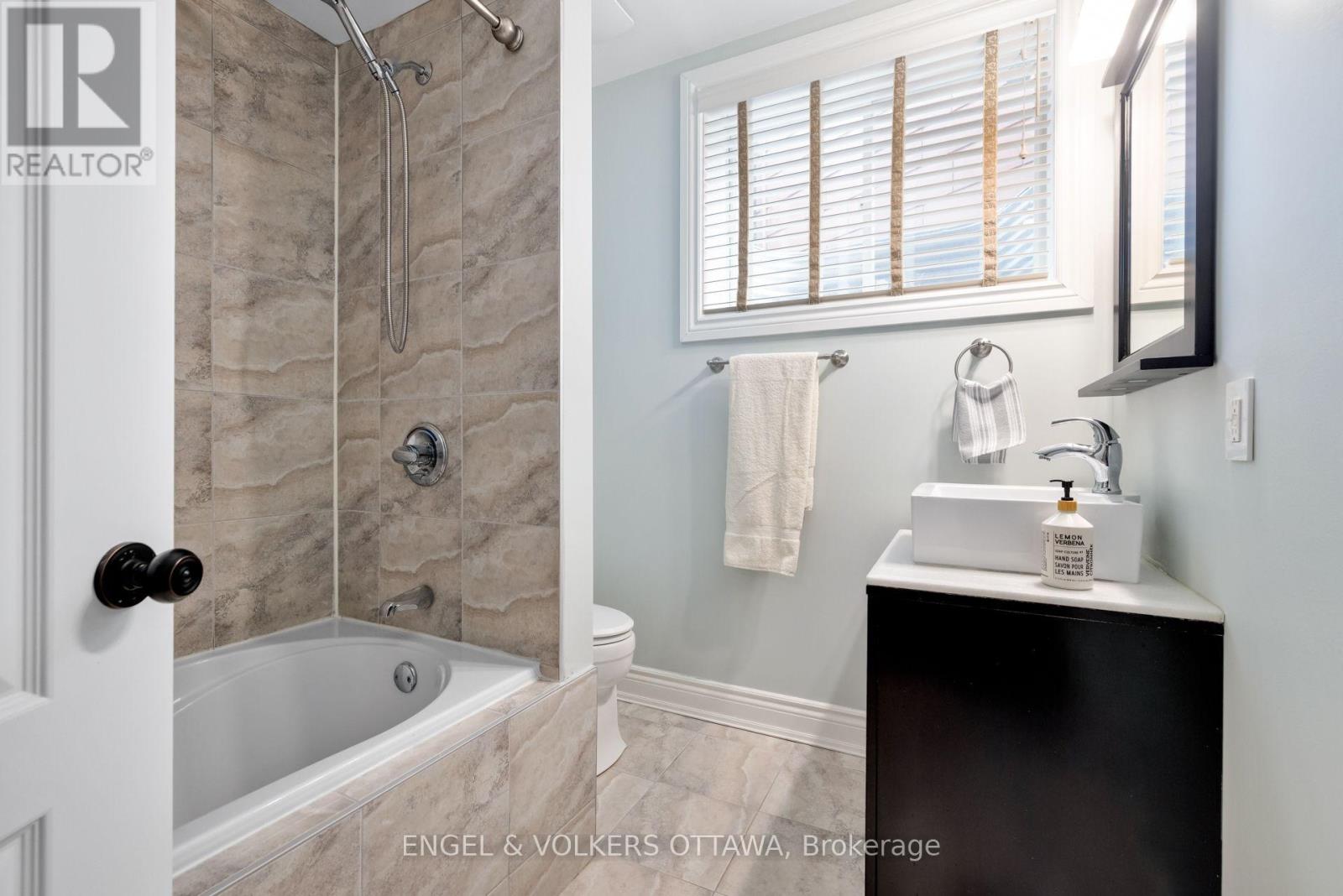 453 RAHUL CRESCENT — photo 43