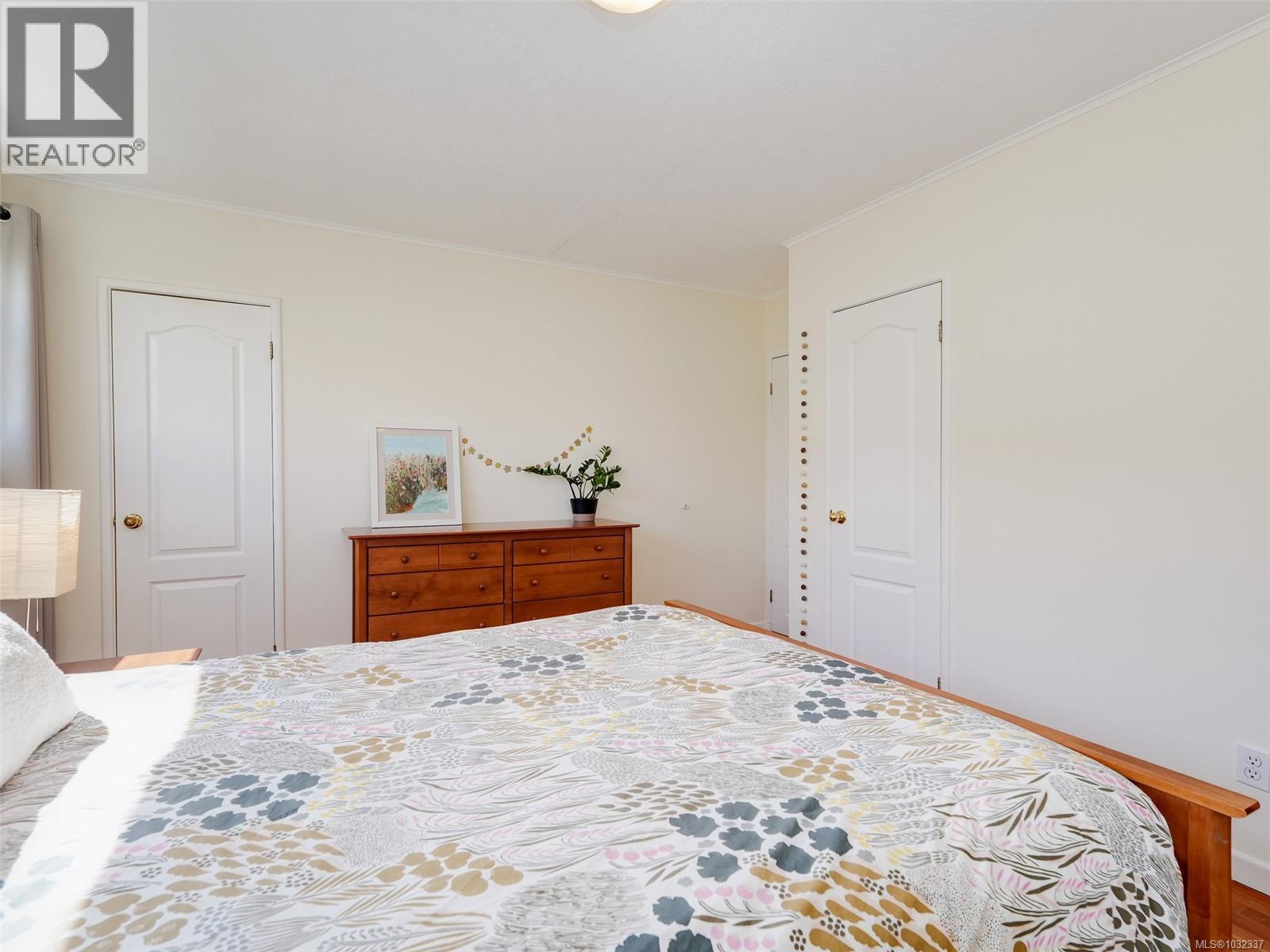  945 Falkland Road, Oak Bay