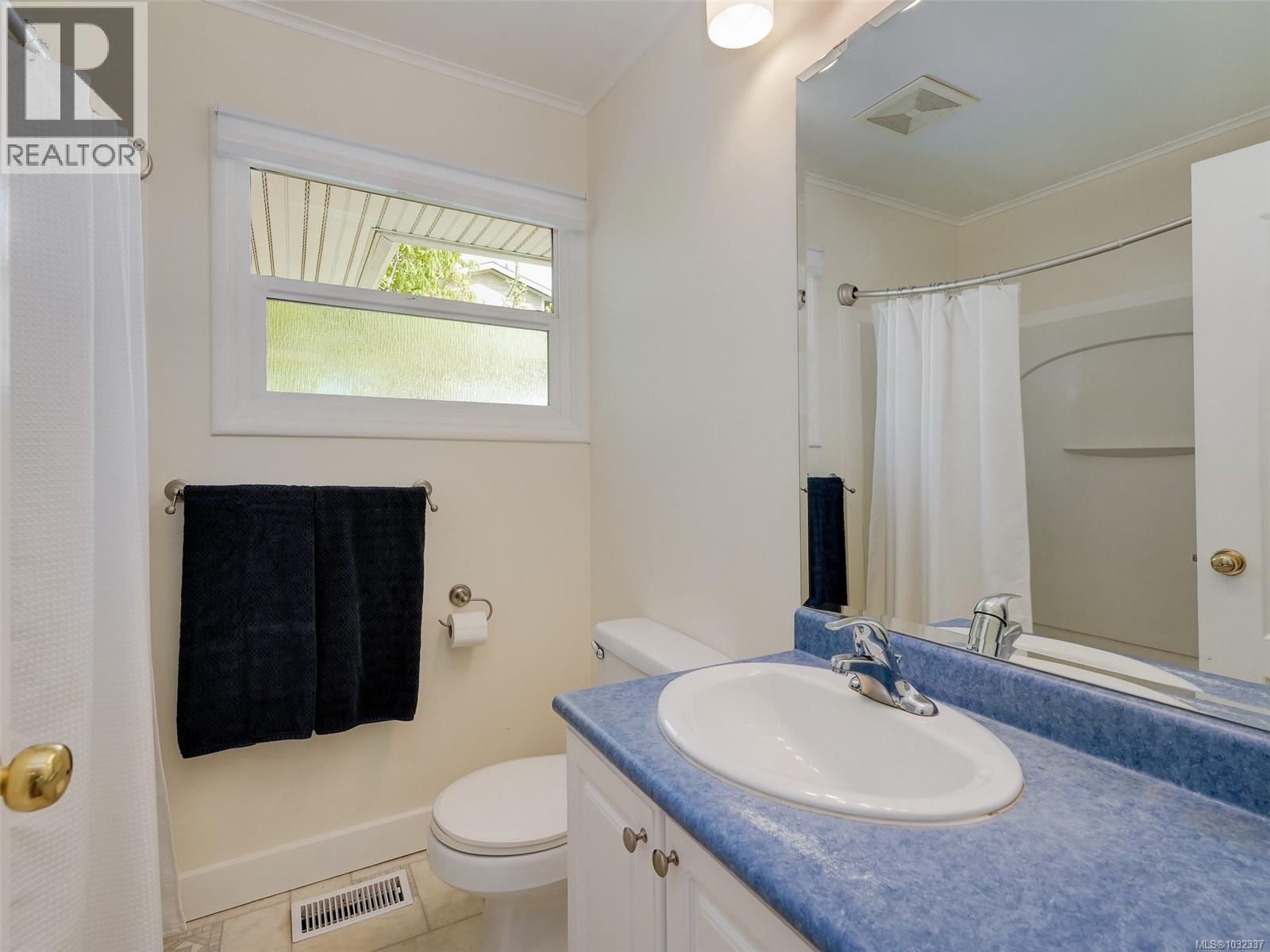  945 Falkland Road, Oak Bay