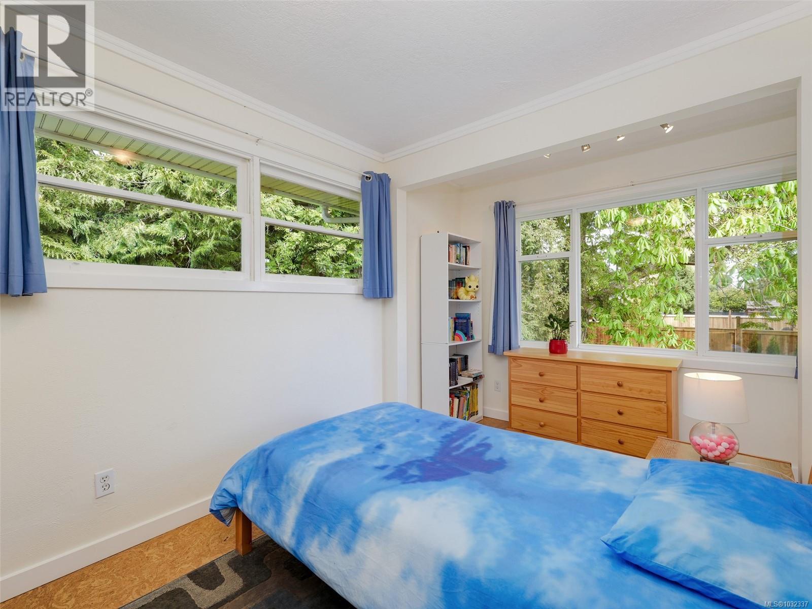  945 Falkland Road, Oak Bay