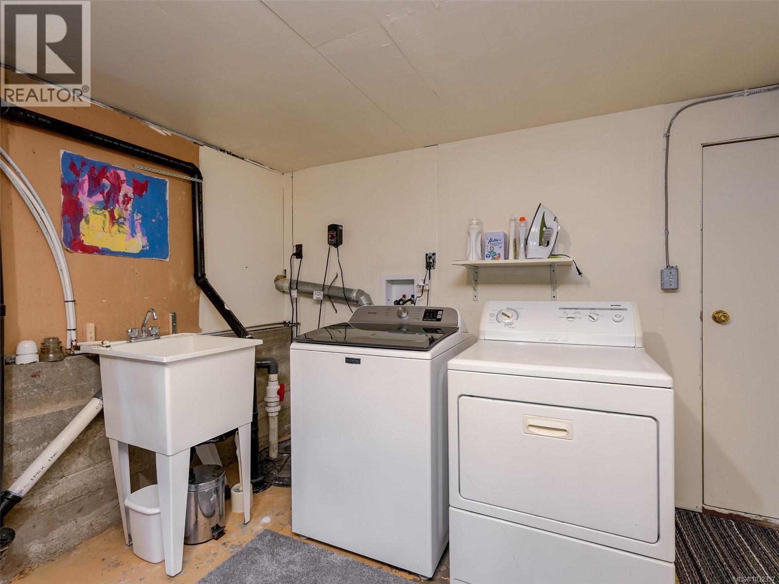  945 Falkland Road, Oak Bay