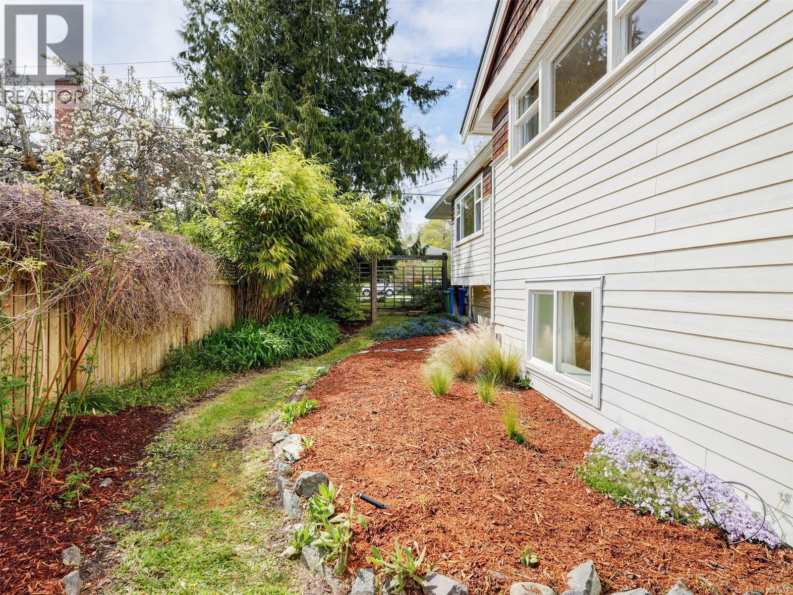  945 Falkland Road, Oak Bay