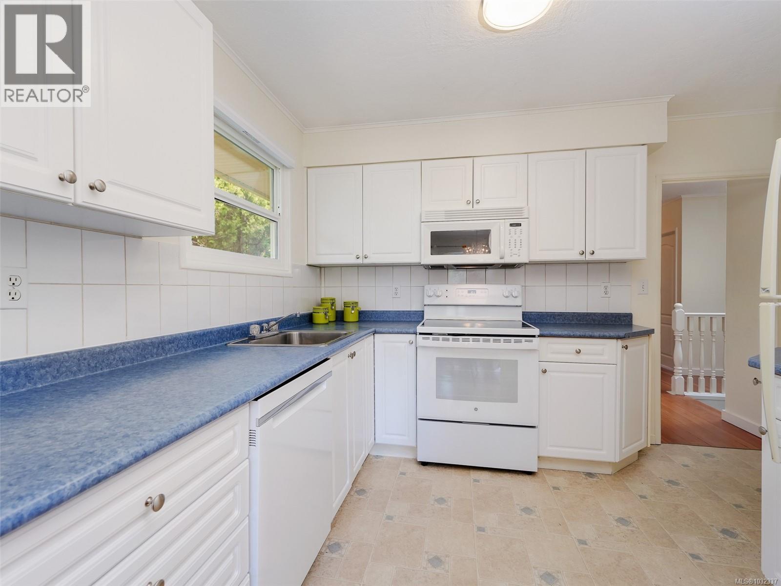  945 Falkland Road, Oak Bay