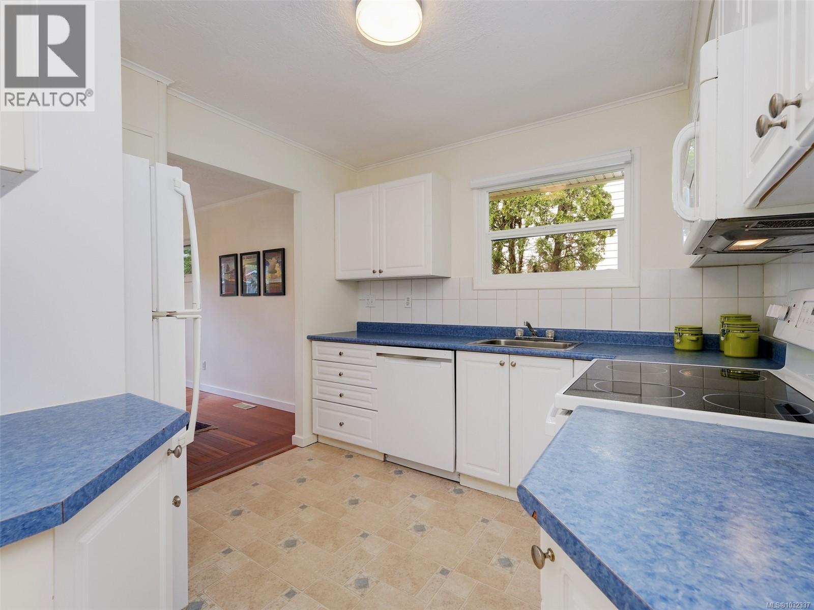  945 Falkland Road, Oak Bay