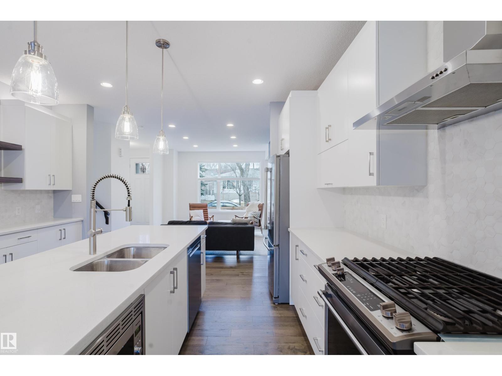 9612 72 AV NW, Edmonton