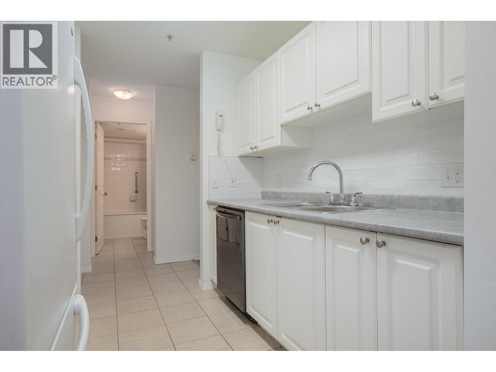 #313-4768 53 Street, Delta