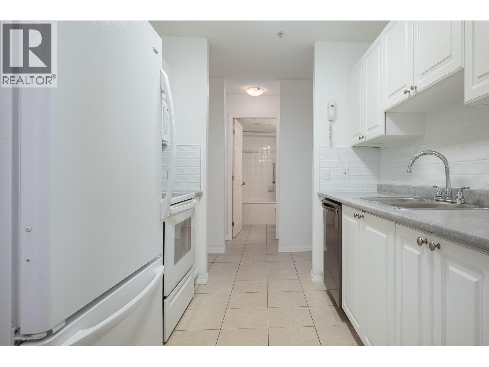 #313-4768 53 Street, Delta