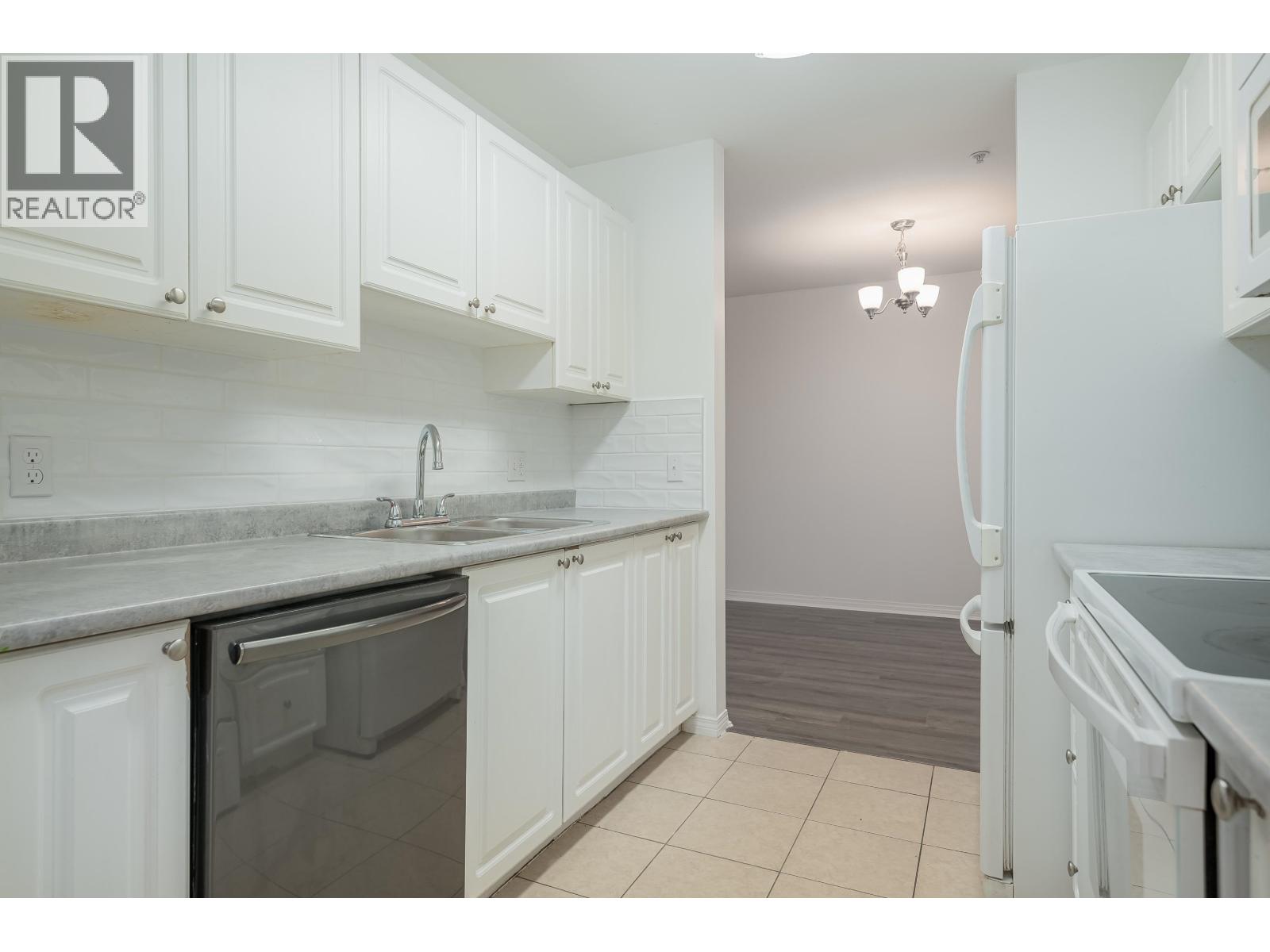 #313-4768 53 Street, Delta