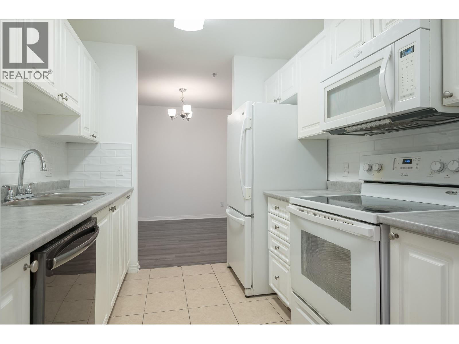 #313-4768 53 Street, Delta