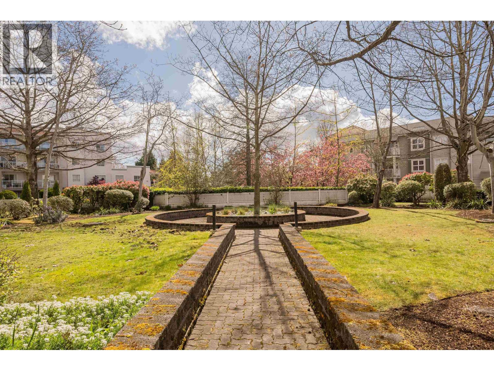 #313-4768 53 Street, Delta