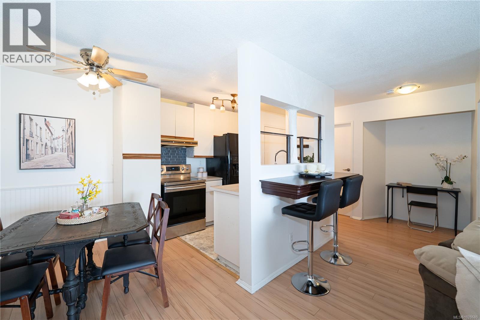 409 3277 Glasgow Avenue, Saanich