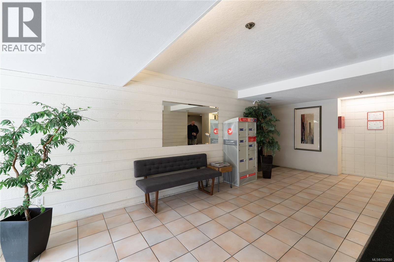 #409 3277 Glasgow Ave - 3