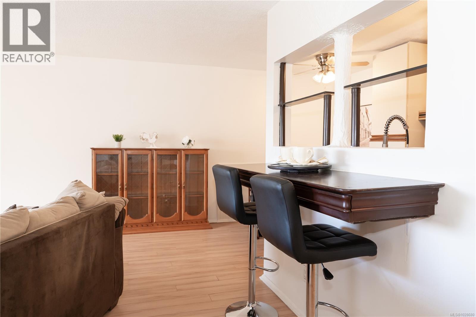 409 3277 Glasgow Avenue, Saanich