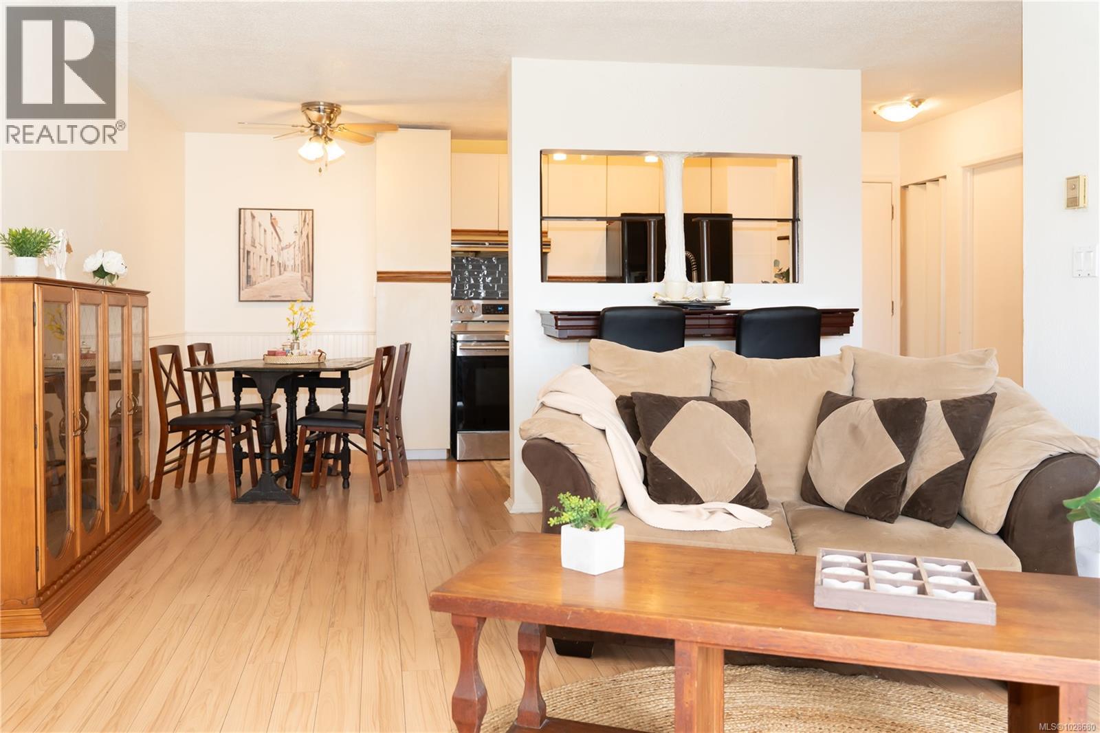 409 3277 Glasgow Avenue, Saanich