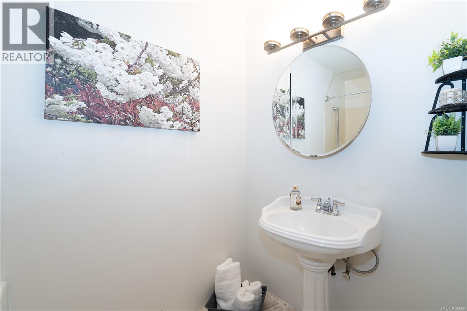 409 3277 Glasgow Avenue, Saanich