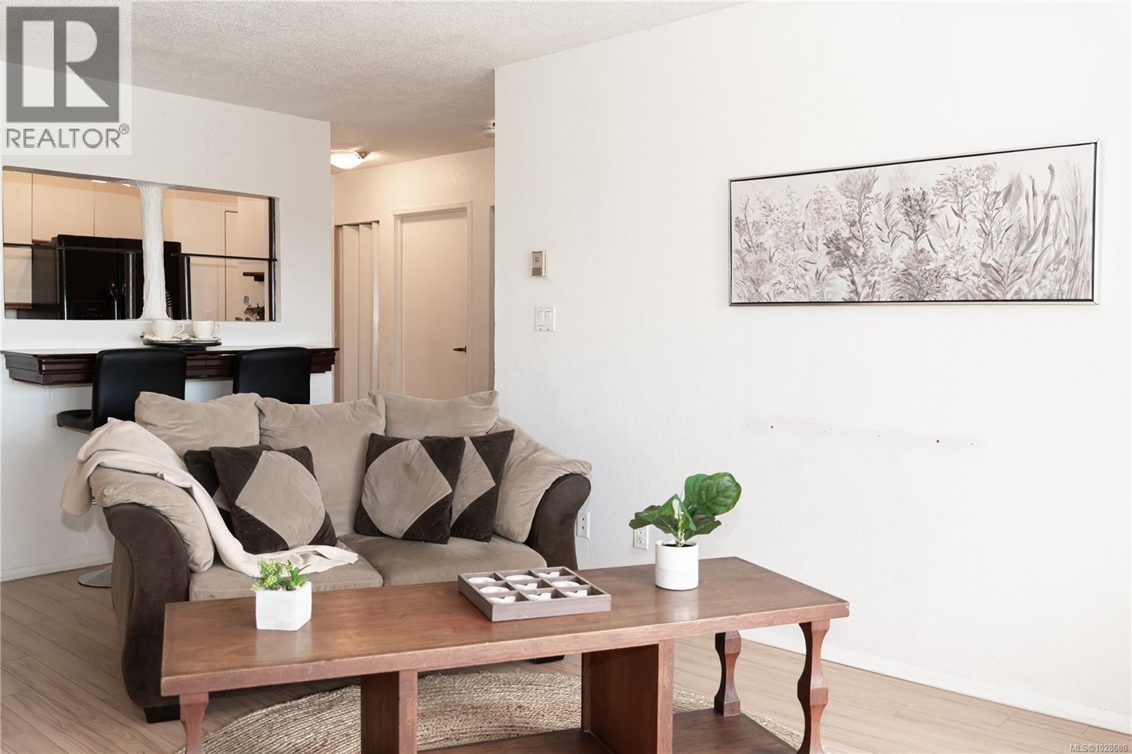 409 3277 Glasgow Avenue, Saanich