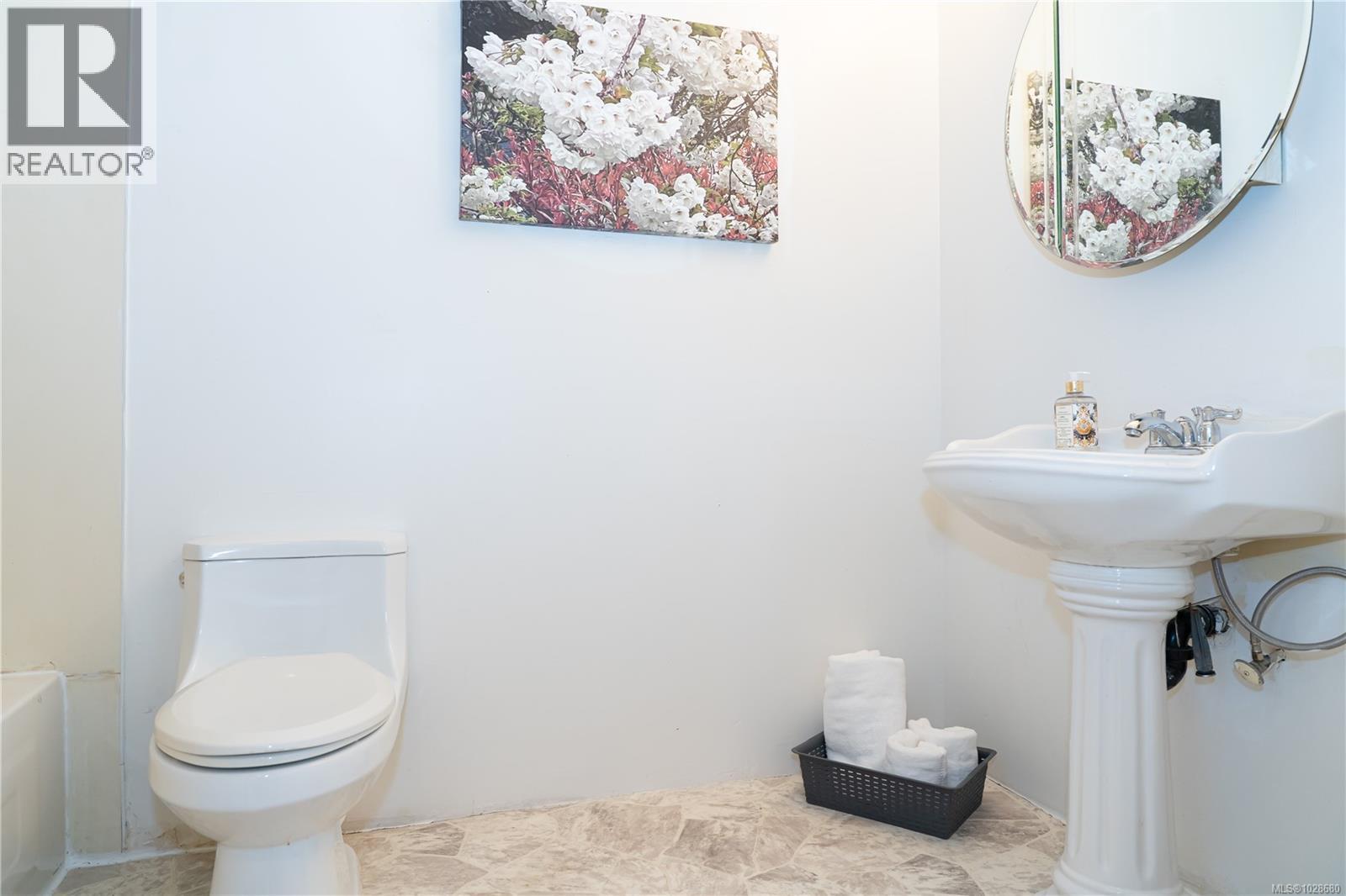 409 3277 Glasgow Avenue, Saanich