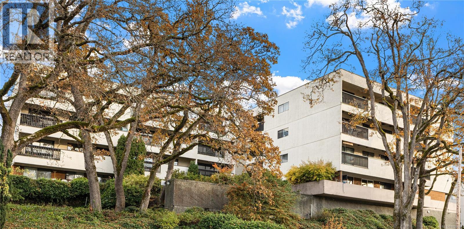 409 3277 Glasgow Avenue, Saanich