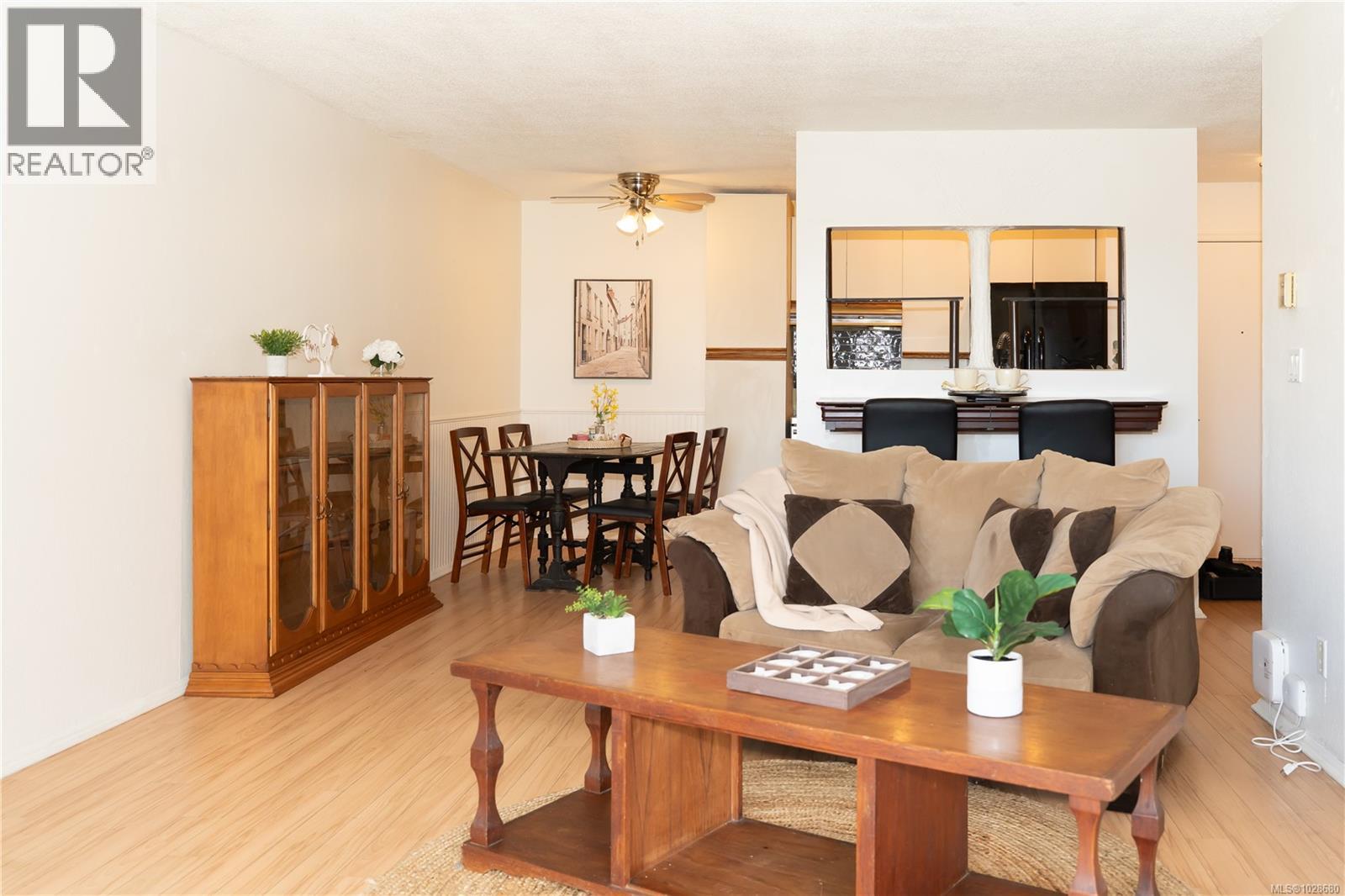 409 3277 Glasgow Avenue, Saanich