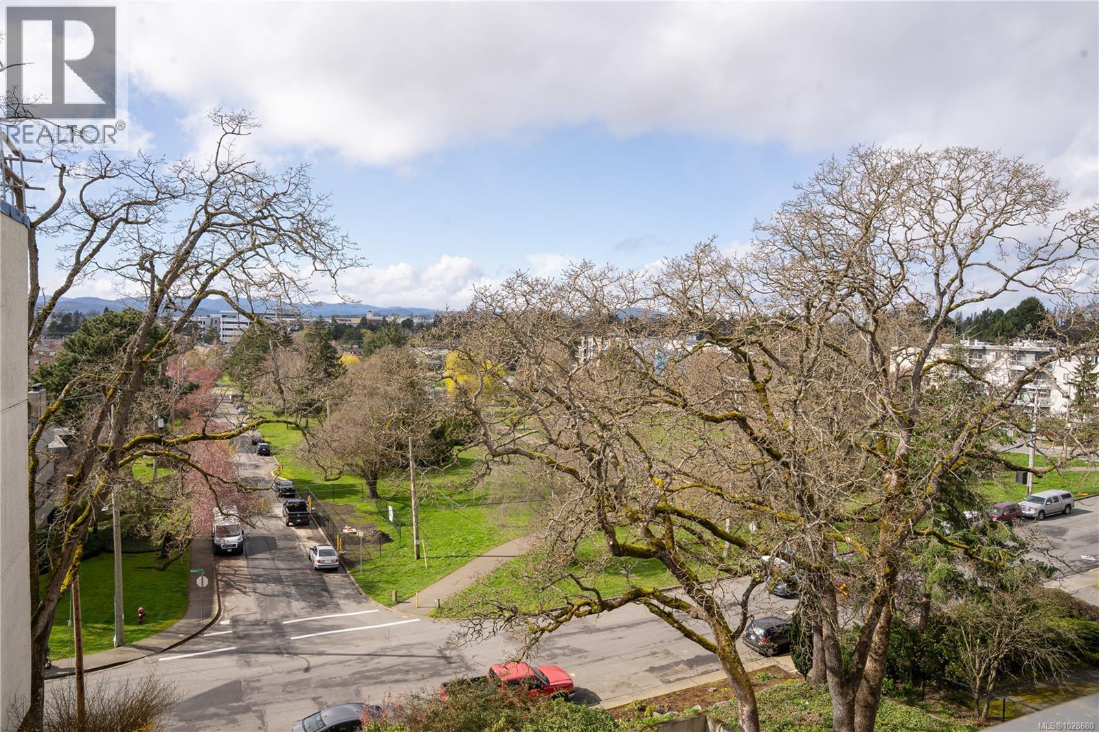 409 3277 Glasgow Avenue, Saanich