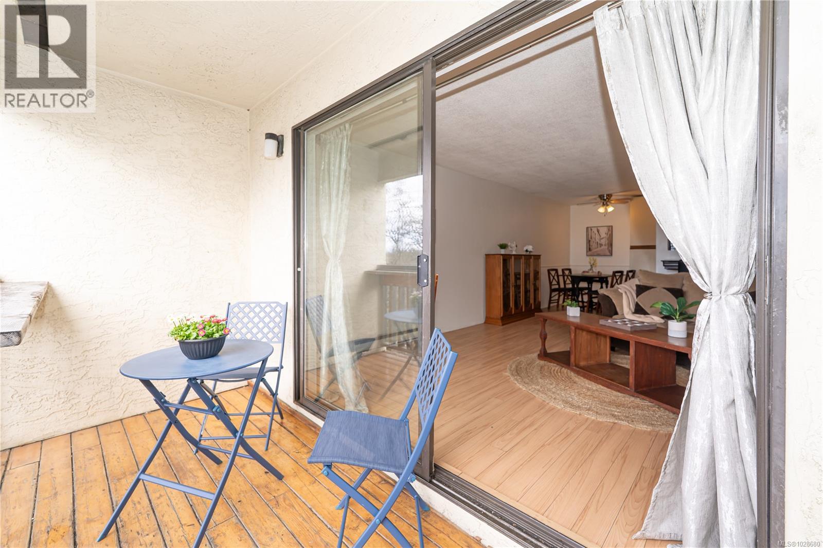 409 3277 Glasgow Avenue, Saanich