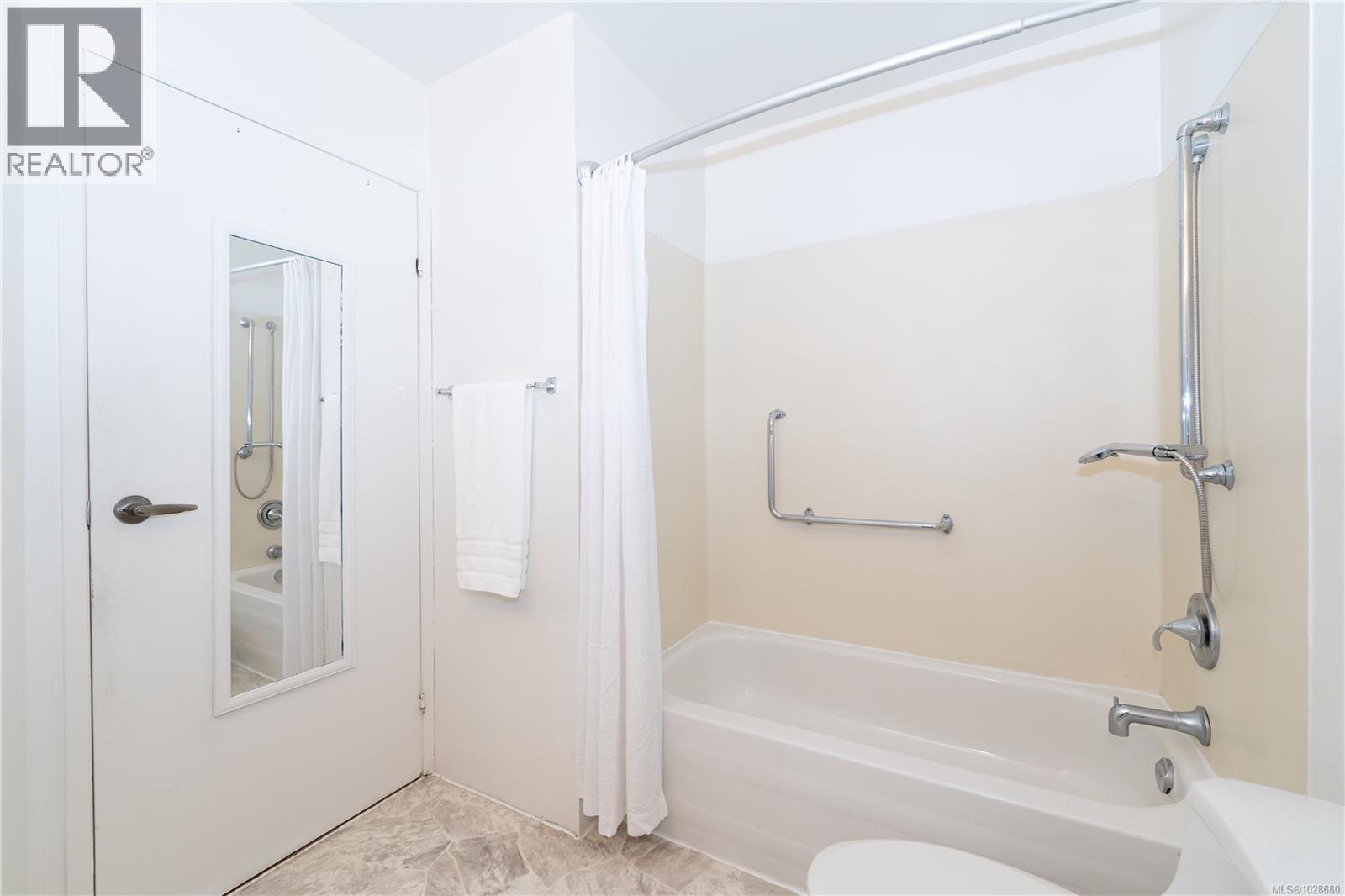 #409 3277 Glasgow Ave - 15