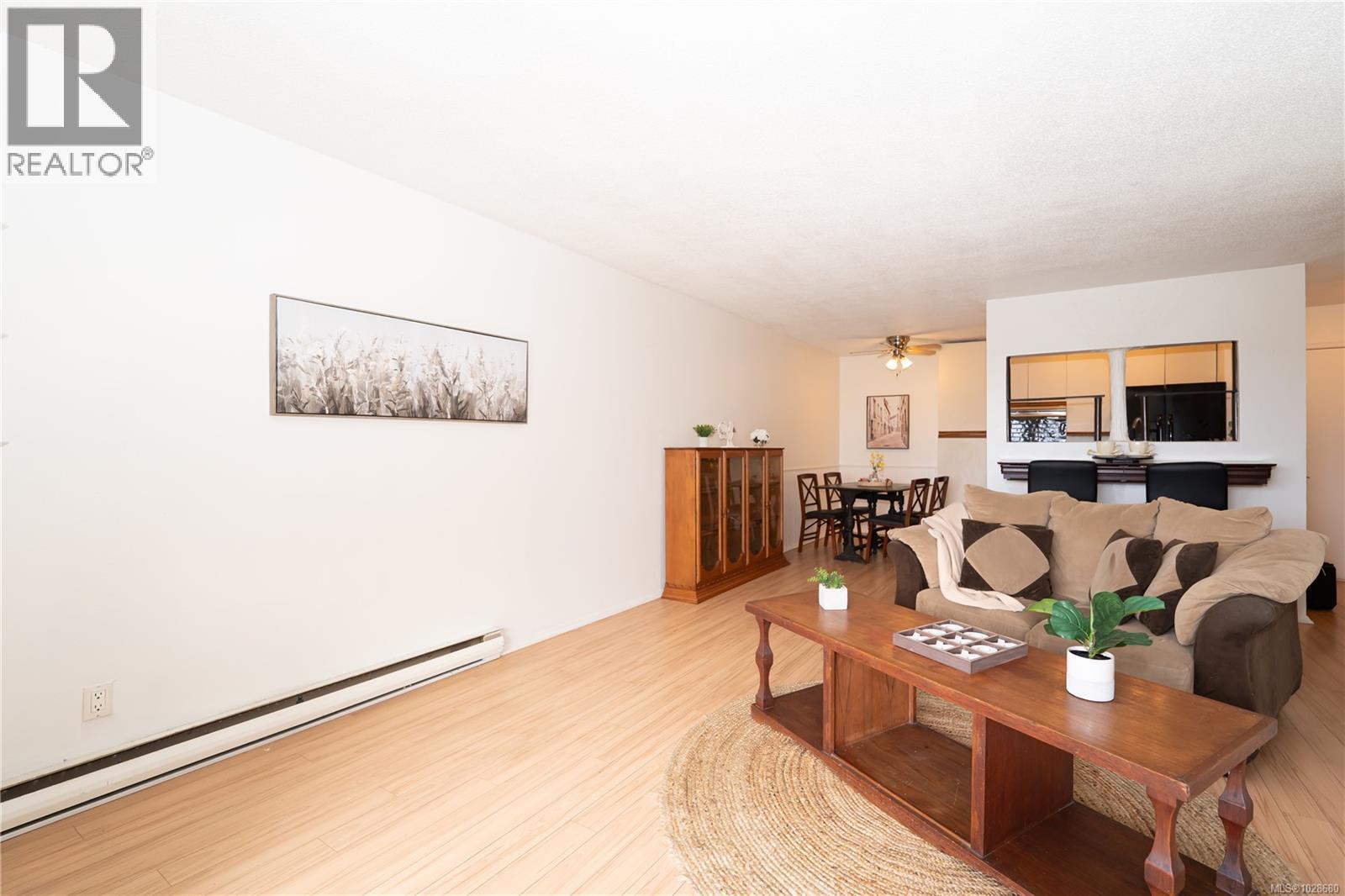 409 3277 Glasgow Avenue, Saanich