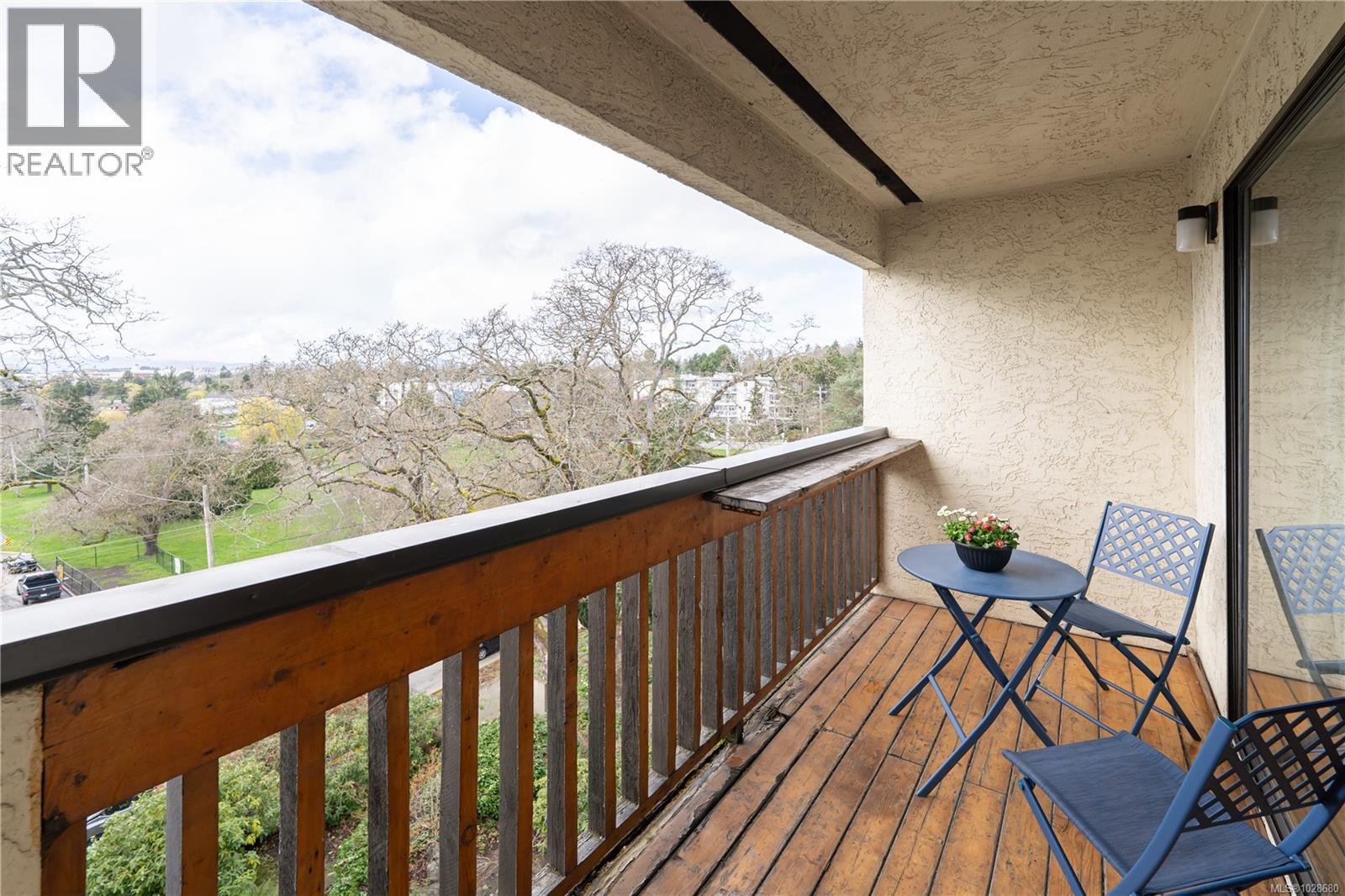 409 3277 Glasgow Avenue, Saanich