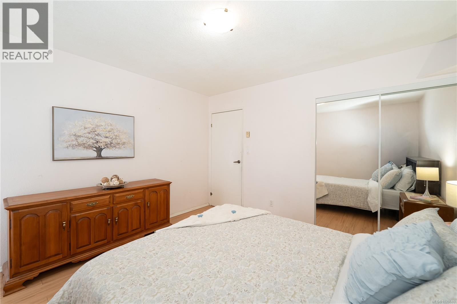 409 3277 Glasgow Avenue, Saanich