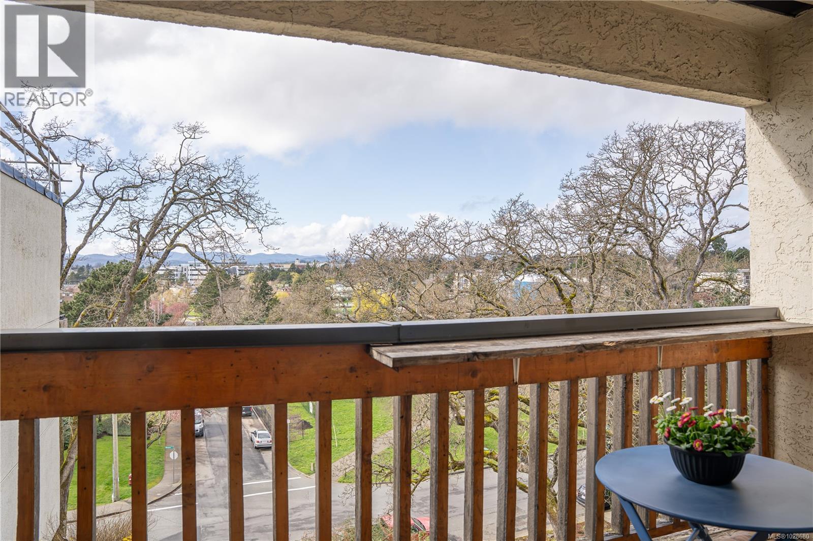 409 3277 Glasgow Avenue, Saanich