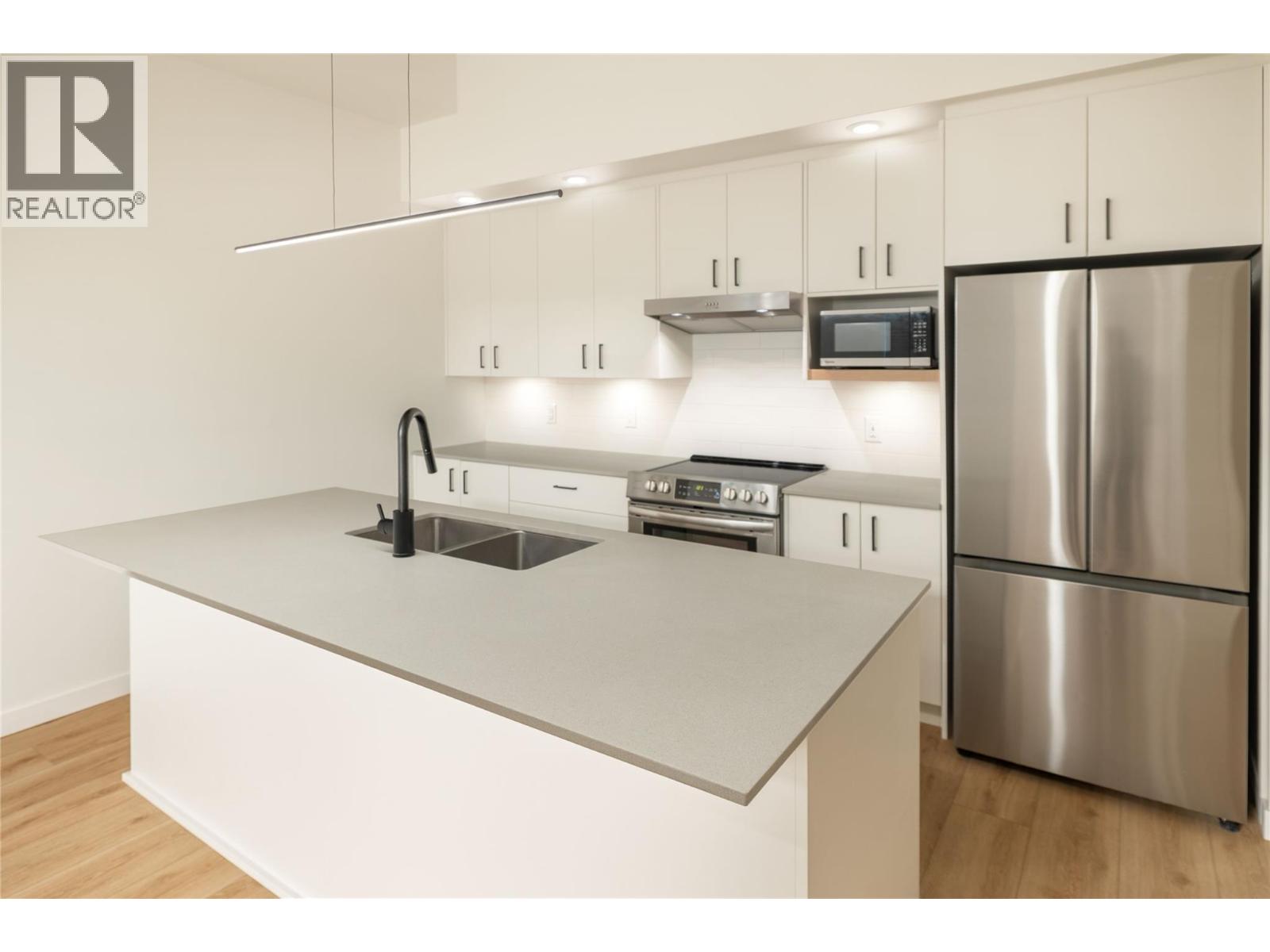 #105 660 Cawston Avenue Unit# 105 - Image 3