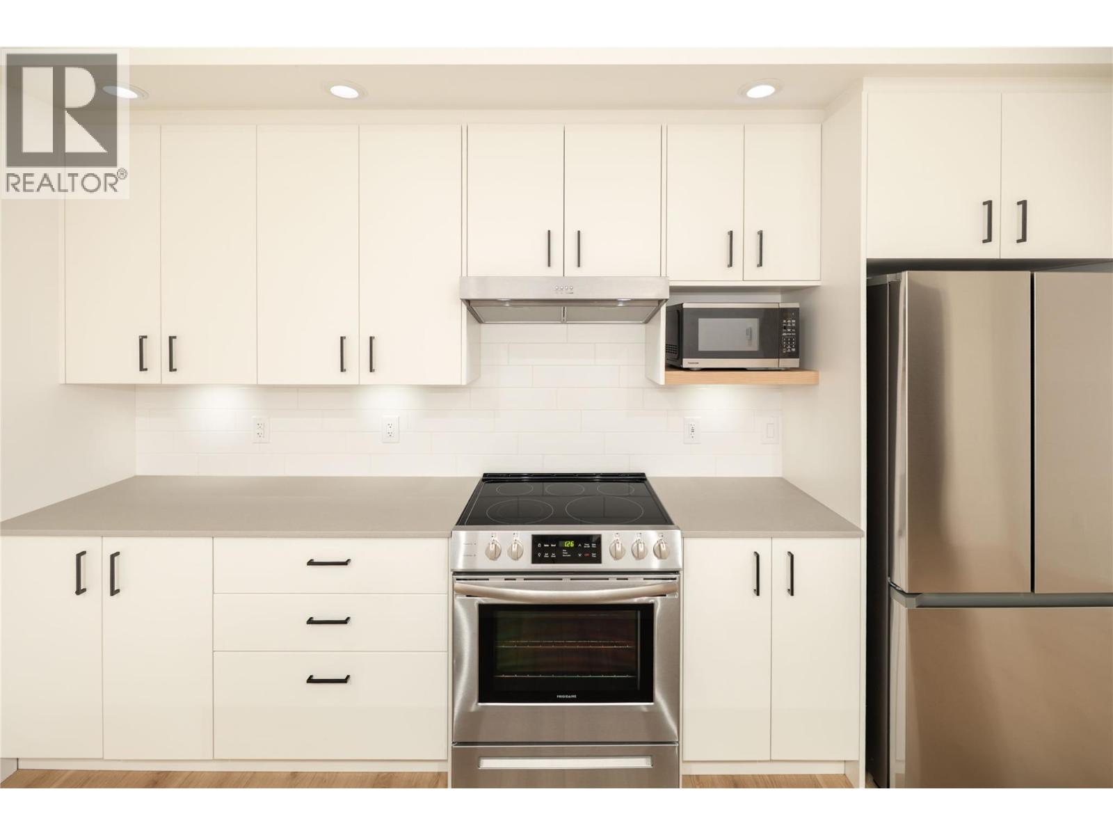 #105 660 Cawston Avenue Unit# 105 - 4