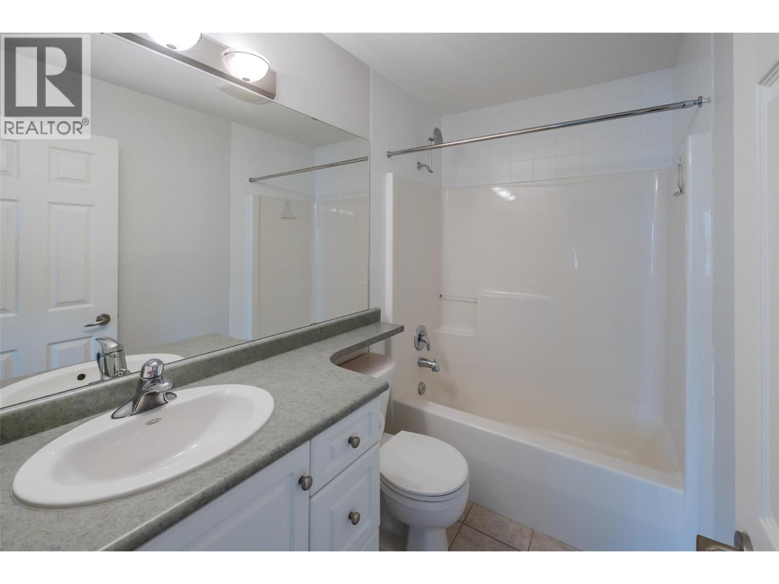 208 196 WADE Avenue, Penticton