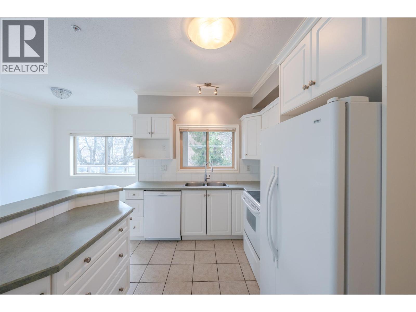 208 196 WADE Avenue, Penticton